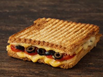 Kaşarlı Zeytinli Tost