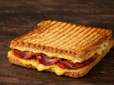 Pastırmalı Kaşarlı Tost