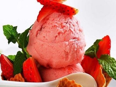 Çilekli Dondurma (1 Adet)