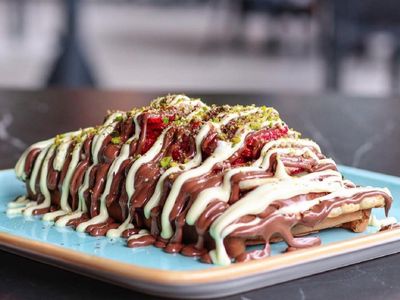 Bol Meyveli Bol Çikolatalı Waffle