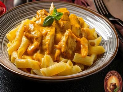 Köri Soslu Tavuklu Makarna