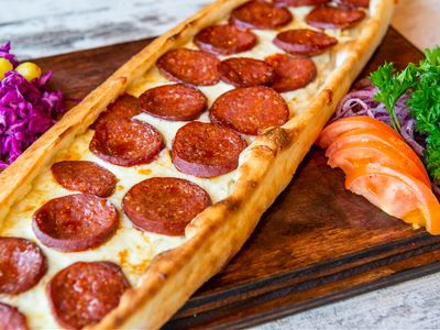 Sucuklu Kaşarlı Pide