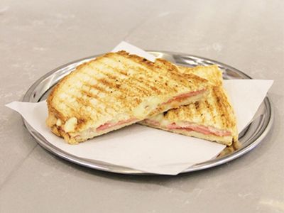 Beyaz Peynirli Yengen Tost