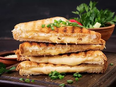 Çift Kaşarlı Özel Diamanje Tostu