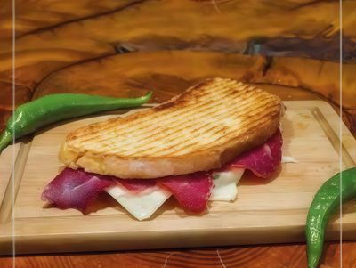 Pastırmalı Kaşarlı VIP Gurme Tost