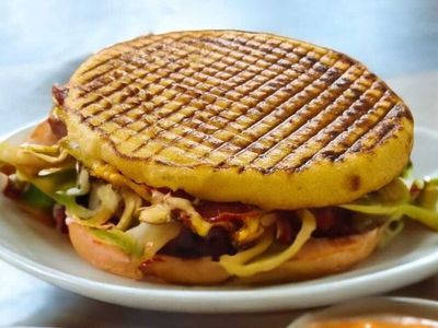 Kızartmalı Bazlama Tost Luxury