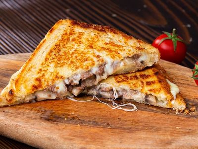 Kavurmalı Kaşarlı VIP Gurme Tost