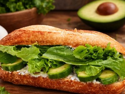 Avokado & Yumurtalı Fresh Sandviç