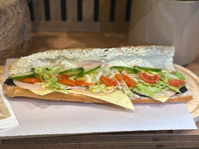 Ekonomik Avokado Soslu Sandviç