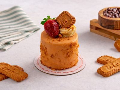 Lotuslu Çilek Pasta