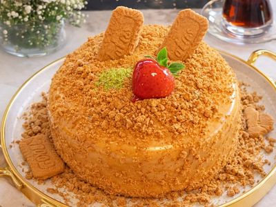 Çilekli Lotuslu Pasta (4-6 Kişilik)