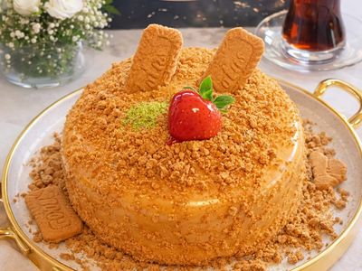 Çilekli Lotuslu Pasta (6-8 Kişilik)