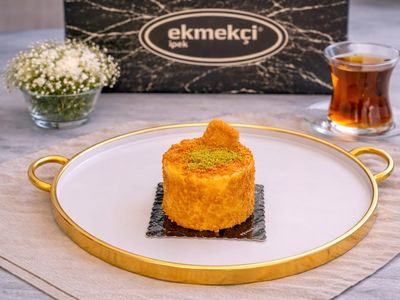 Çilekli Lotuslu Pasta