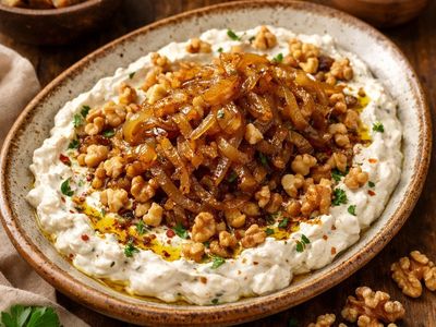 Karamelize Soğanlı Cevizli Yoğurt