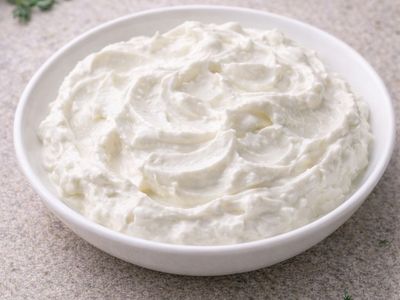 Sarımsaklı Süzme Yoğurt