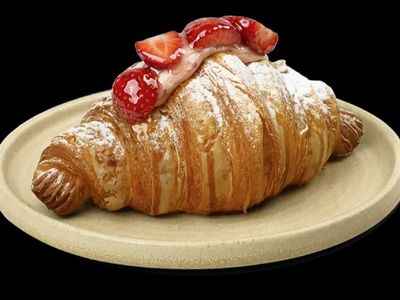 Çilekli Kruvasan