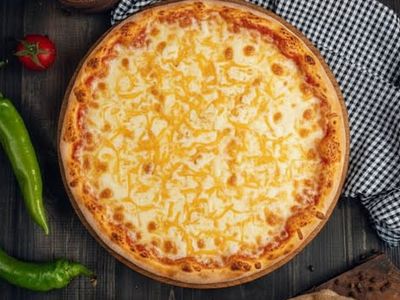 Eriyen Peynirli Pizza (Orta)