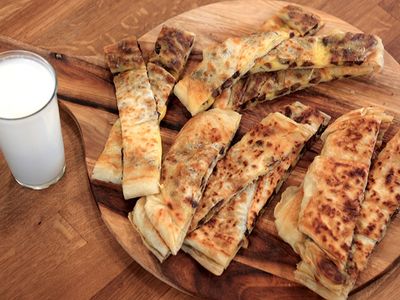 Sucuklu Kaşarlı Gözleme