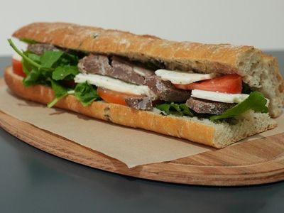 Kavurmalı & Ezine Peynirli Sandviç