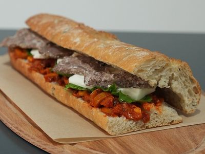 Kavurmalı & Zeytinli Sandviç