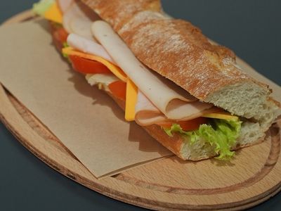 Avokadolu & Karışık Fümeli Premium Sandviç