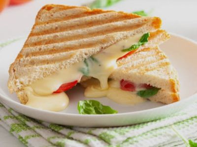 Peynirli Domatesli Tost