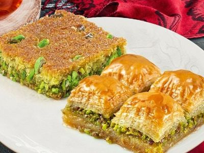 Fıstıklı Baklava (500 gr.) & Burmalı Kadayıf (500 gr.)