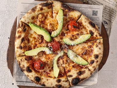 Chicken Chili Avocado Pizza (Orta) (8 Dilim)