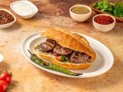 Ekmek Arası Satır Köfte (150 gr.)