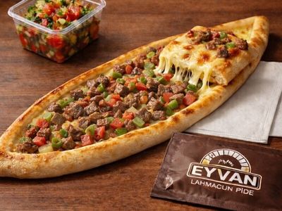 Kuşbaşılı Kaşarlı Pide