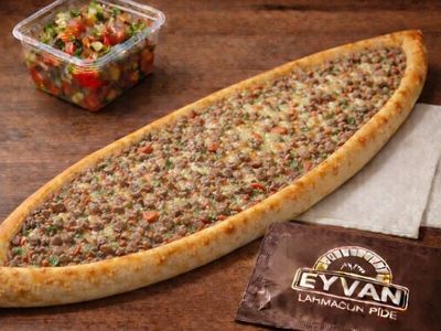 Kıymalı Kaşarlı Pide