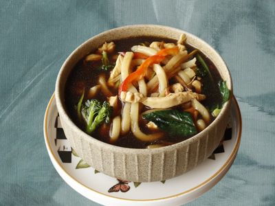 Tavuklu Sebzeli Udon Çorba