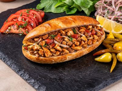 Yarım Ekmek Arası Tavuk Tantuni