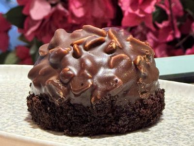 fıstıklı snikırs pasta