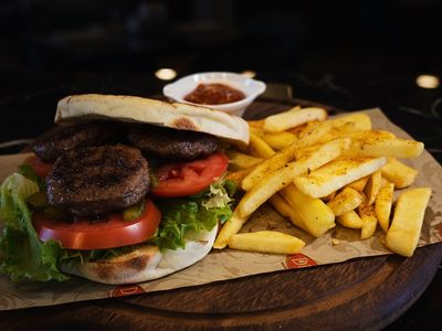 Köfteli Bazlama Sandviç