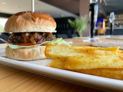 Hamburger Menü (135 gr.)