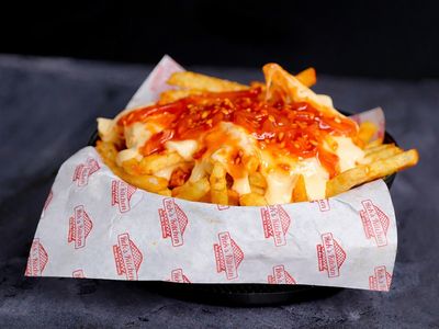 Cheddar & Sweet Chili Soslu Patates Kızartması