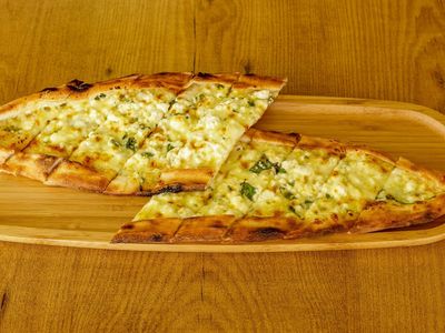Üç Peynirli Pide