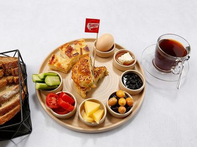 Börekli Kahvaltı Tabağı