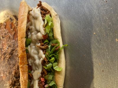 Yarım Ekmek Arası Kaşarlı Tavuk Tantuni