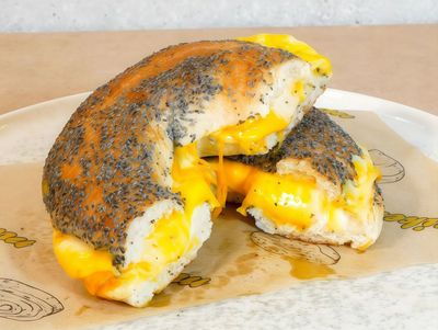 Sandviç Bagel Üç Peynirli