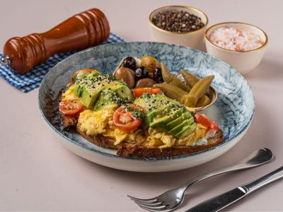 Labneli Scramble Ekmek Üstü