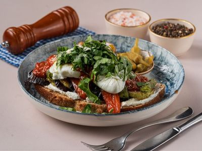 Sebzeli Krem Peynirli Ekmek Üstü Lezzet