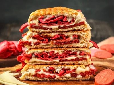 Beyaz Peynirli Domatesli Tam Ekmek Sanayi Tostu