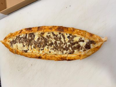 Kavurmalı Kaşarlı Pide