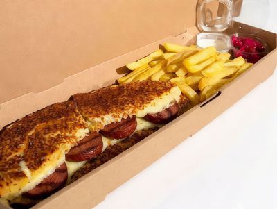 Sucuk Kaşarlı Simit Tost