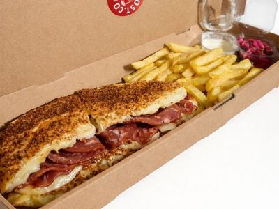 Pastırmalı Simit Tost