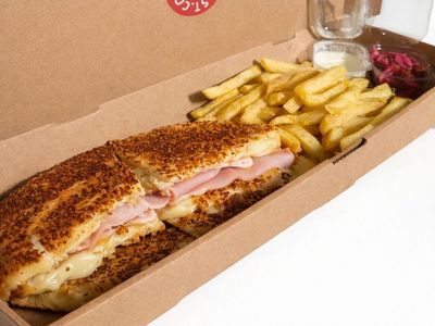 Hindi Fümeli Simit Tost