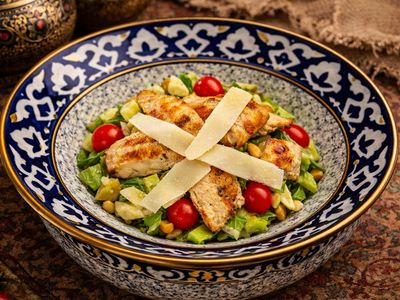 Tavuklu Sezar Salatası