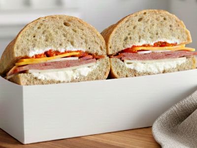 Tahıllı Ekşi Mayalı Salamlı Sandviç